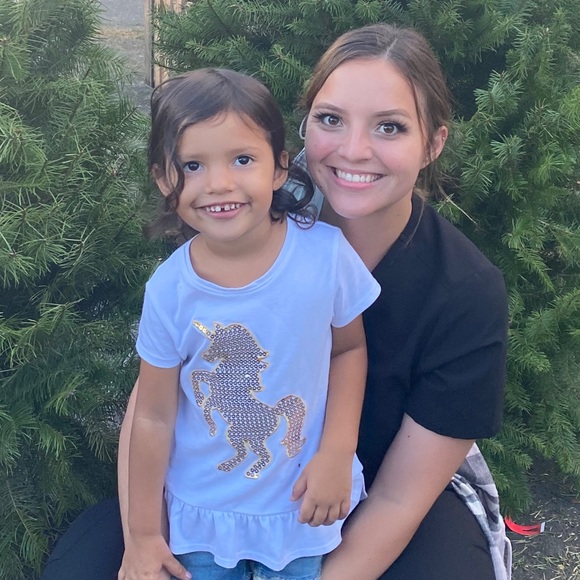 Meet your Posher, Tiah - Picture 1 of 1